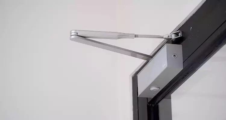 Screen Door Closer Repair in Daytona Beach, FL